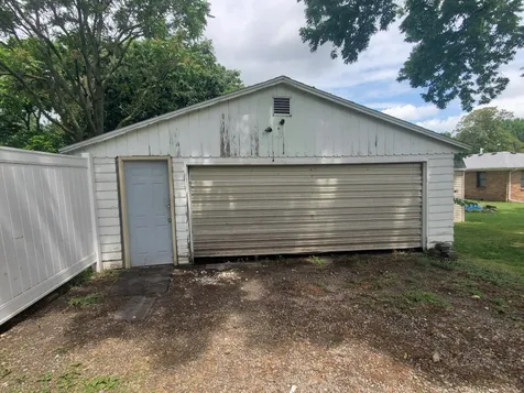602 3RD Avenue East Moline IL 61244