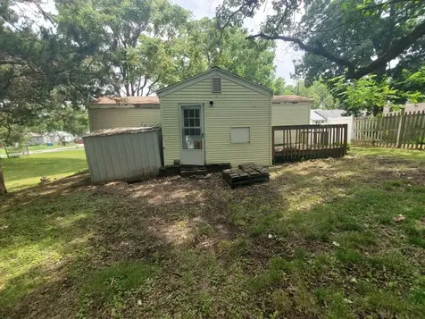 602 3RD Avenue East Moline IL 61244