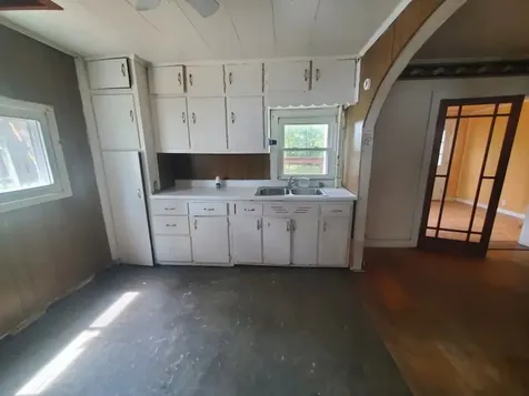 602 3RD Avenue East Moline IL 61244