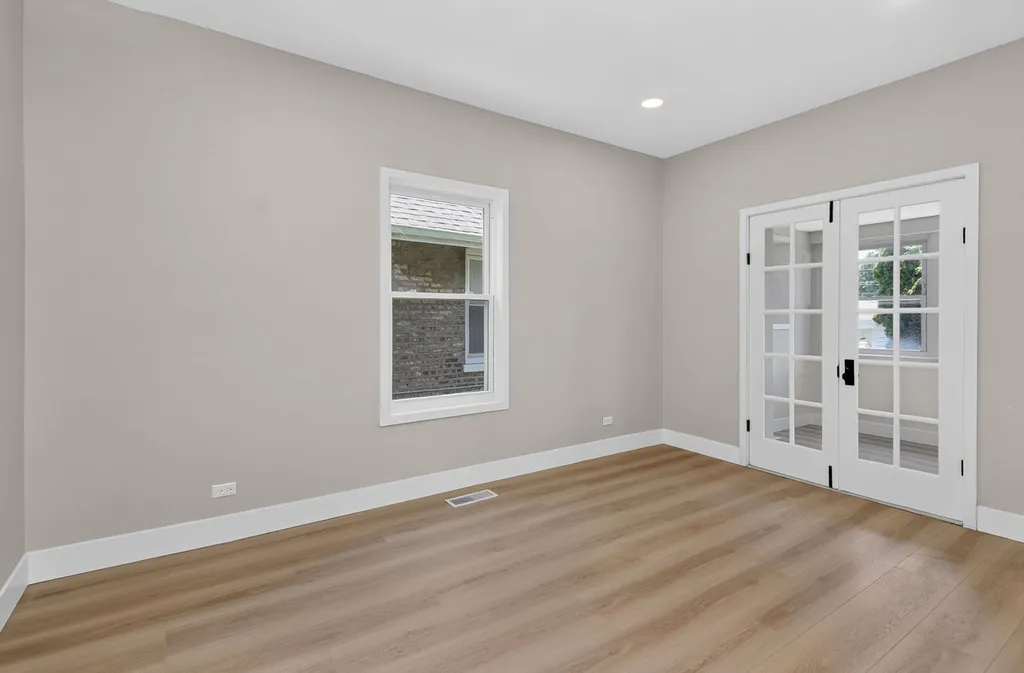 5311 West Cuyler Avenue Chicago IL 60641