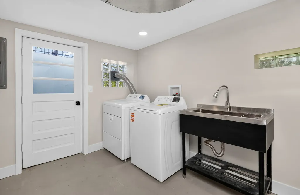 5311 West Cuyler Avenue Chicago IL 60641