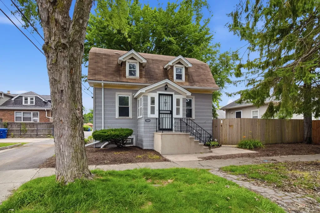 13346 Irving Avenue Blue Island IL 60406