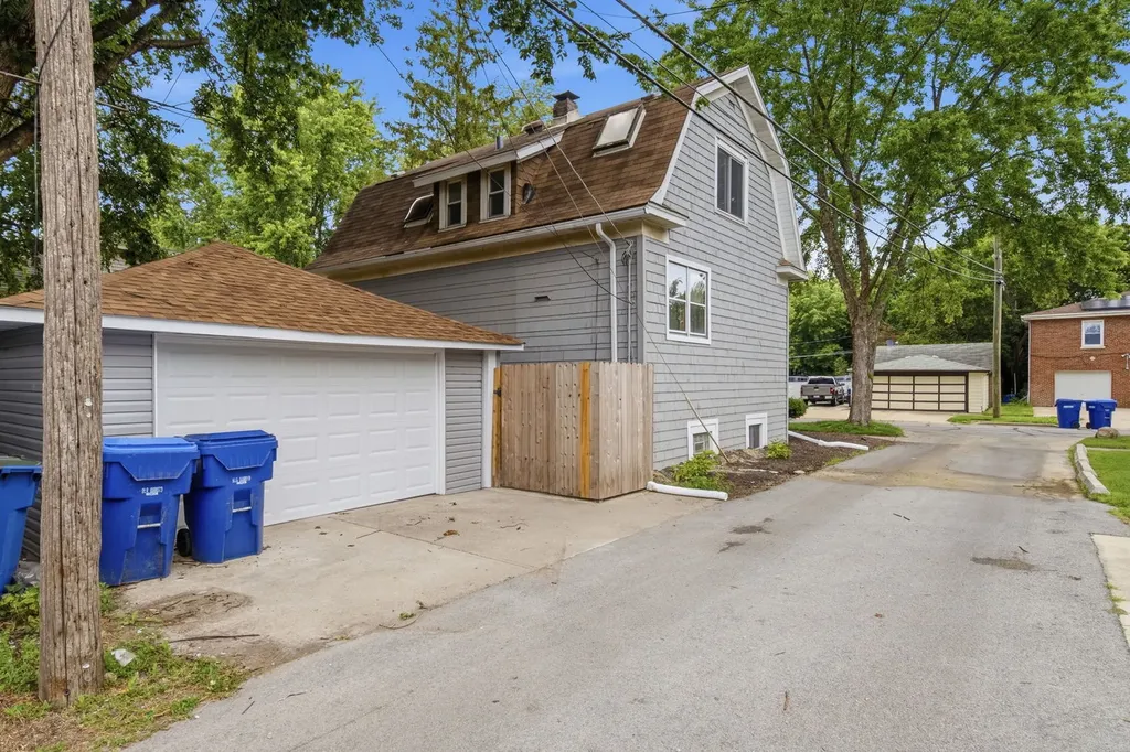 13346 Irving Avenue Blue Island IL 60406