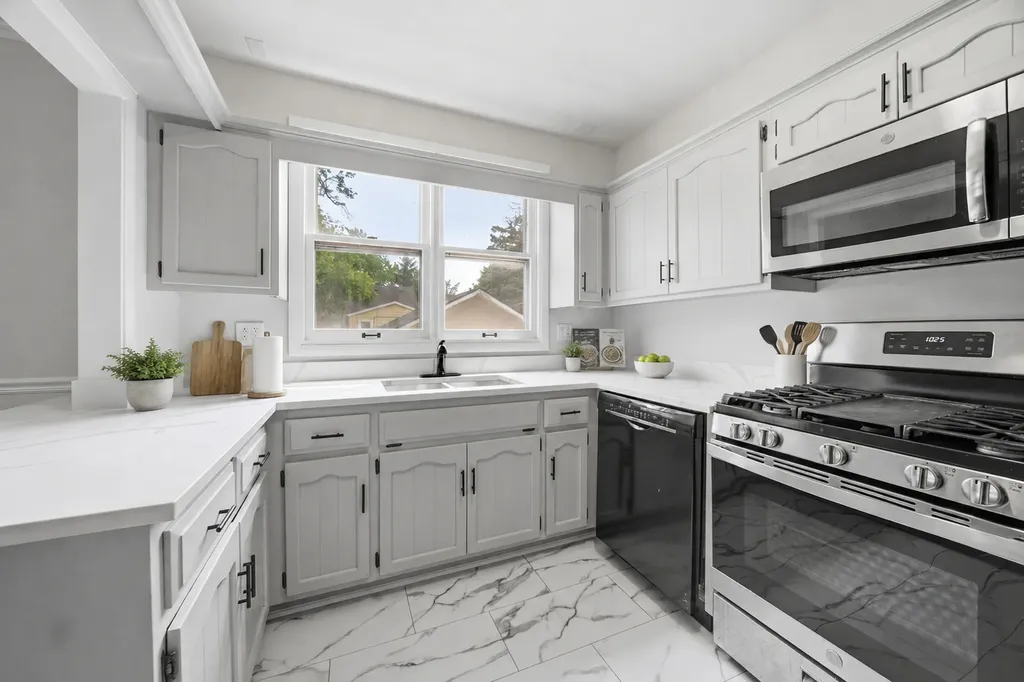 13346 Irving Avenue Blue Island IL 60406