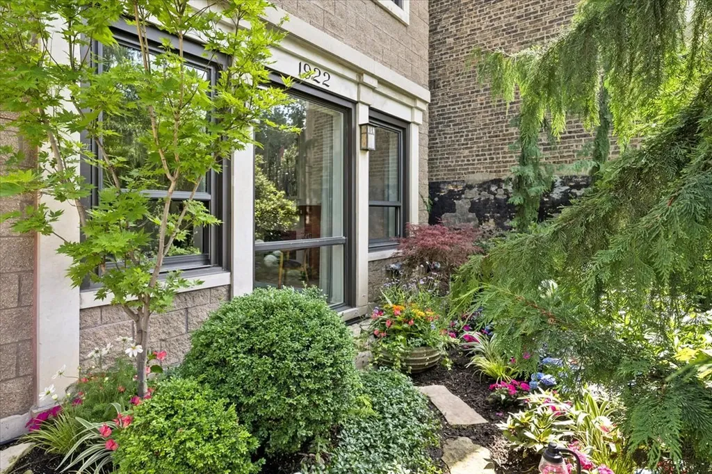 1922 West Cortland Street Chicago IL 60622