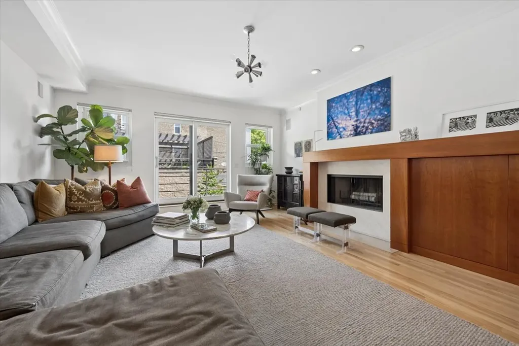 1922 West Cortland Street Chicago IL 60622