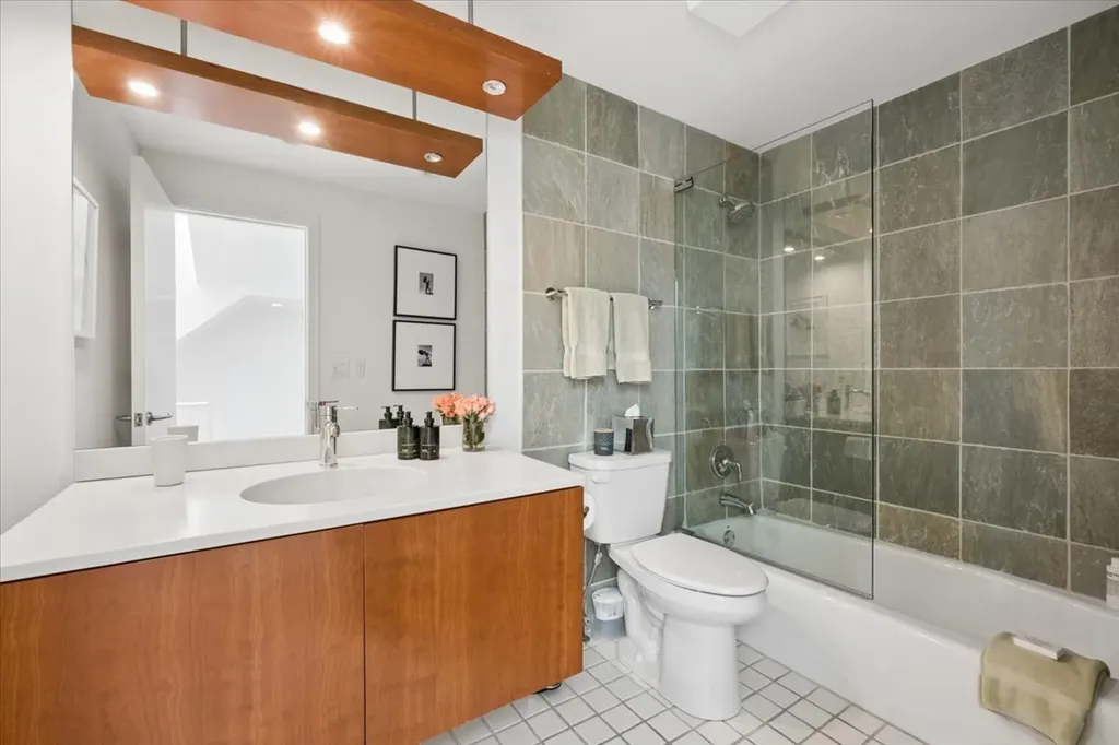 1922 West Cortland Street Chicago IL 60622