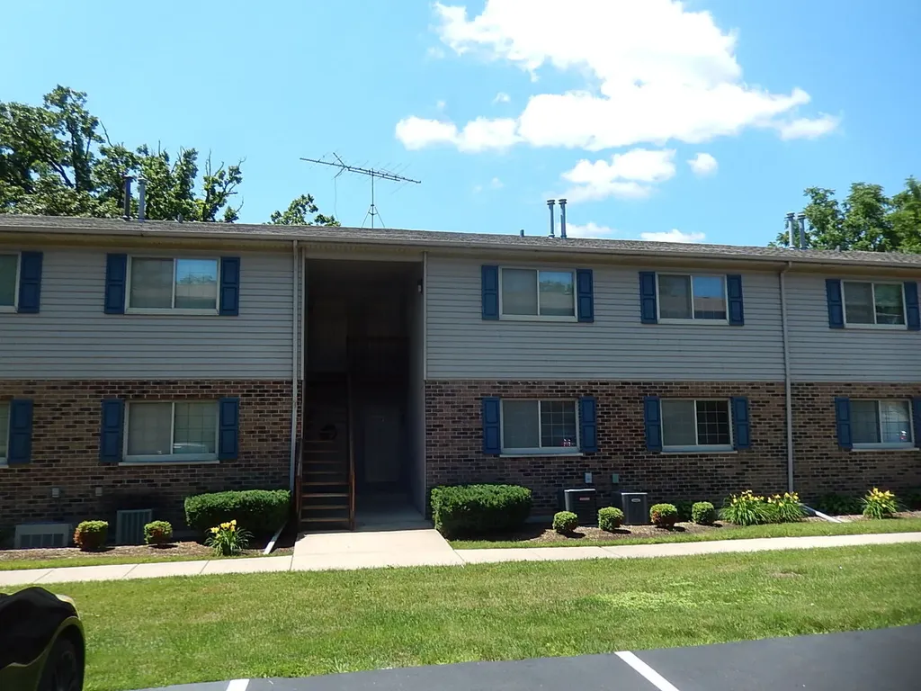 375 Woodridge Circle South Elgin IL 60177