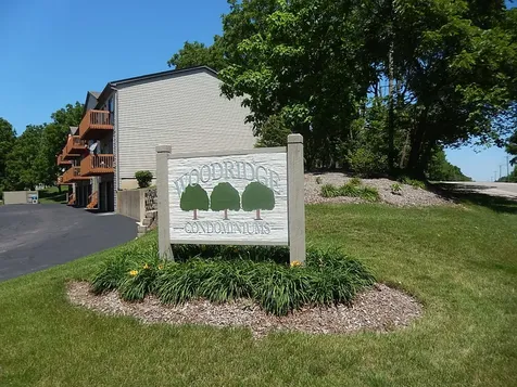 375 Woodridge Circle South Elgin IL 60177
