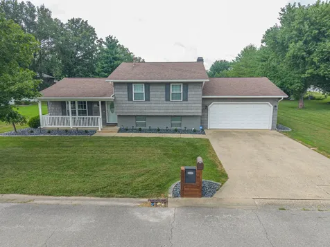 520 Cottonwood Drive Salem IL 62881