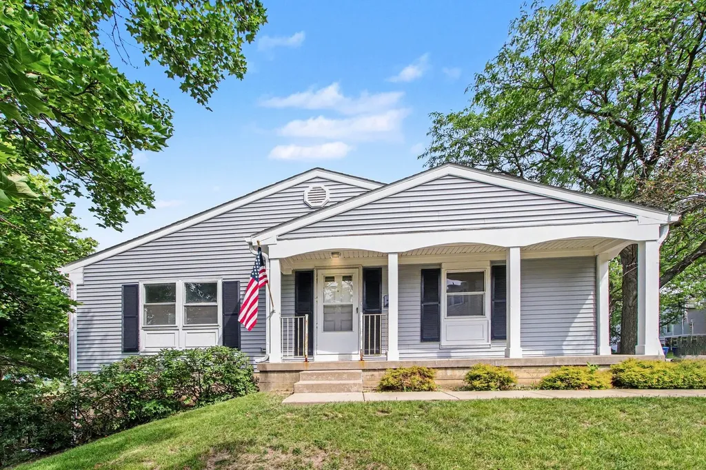 1938 Oxford Court Schaumburg IL 60194