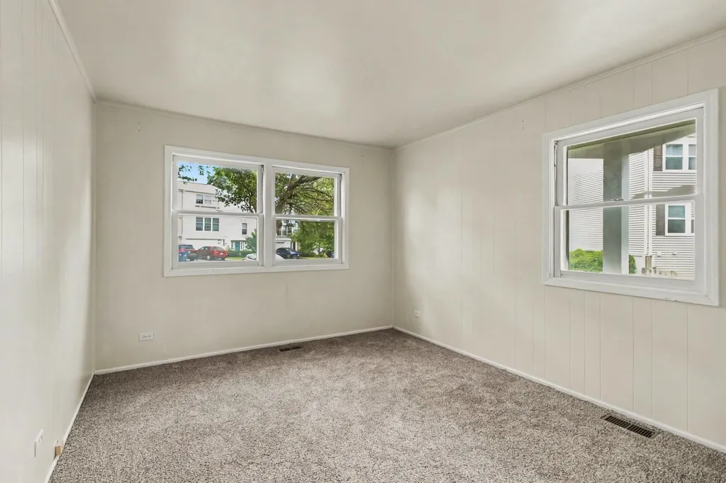 1938 Oxford Court Schaumburg IL 60194