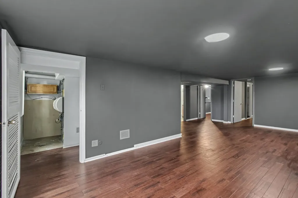 1938 Oxford Court Schaumburg IL 60194