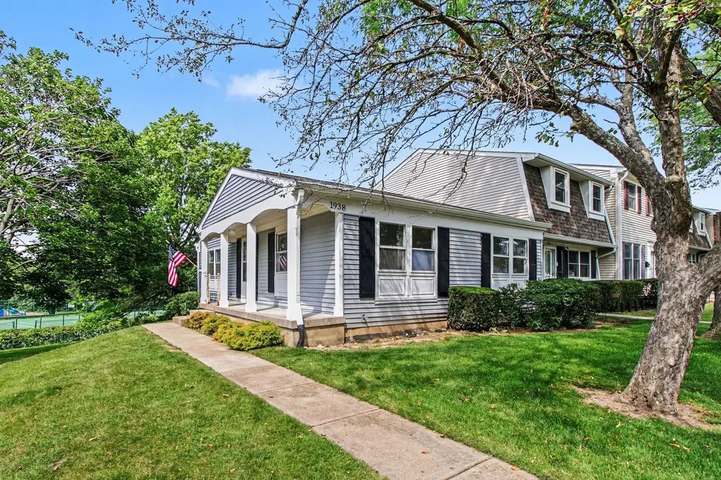 1938 Oxford Court Schaumburg IL 60194