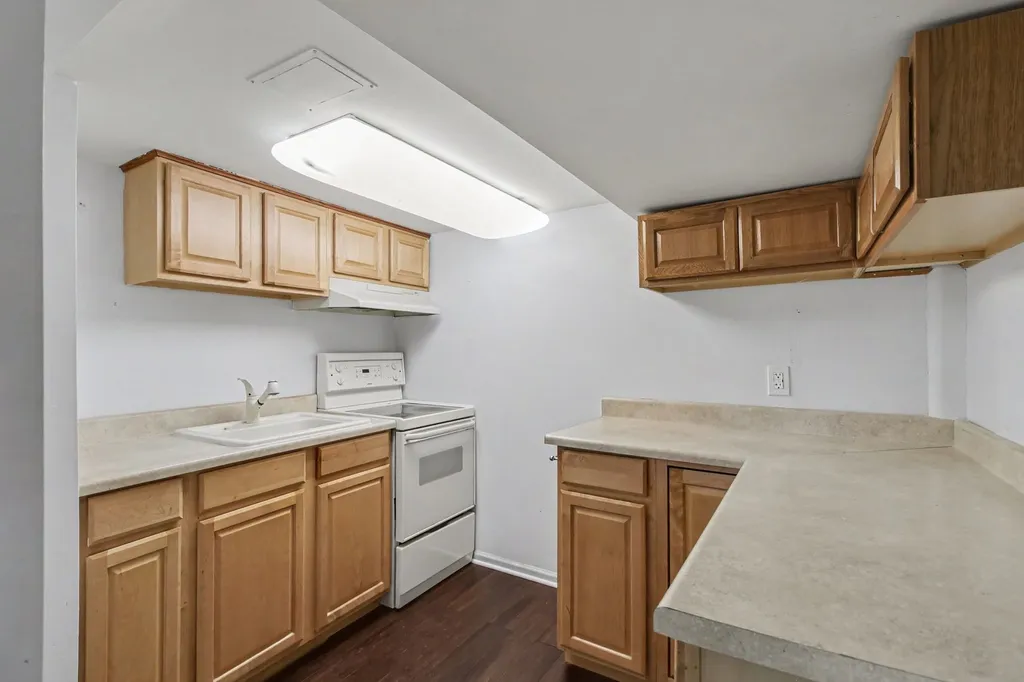 1938 Oxford Court Schaumburg IL 60194