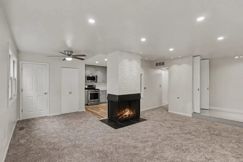 1938 Oxford Court Schaumburg IL 60194