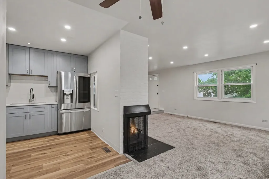 1938 Oxford Court Schaumburg IL 60194
