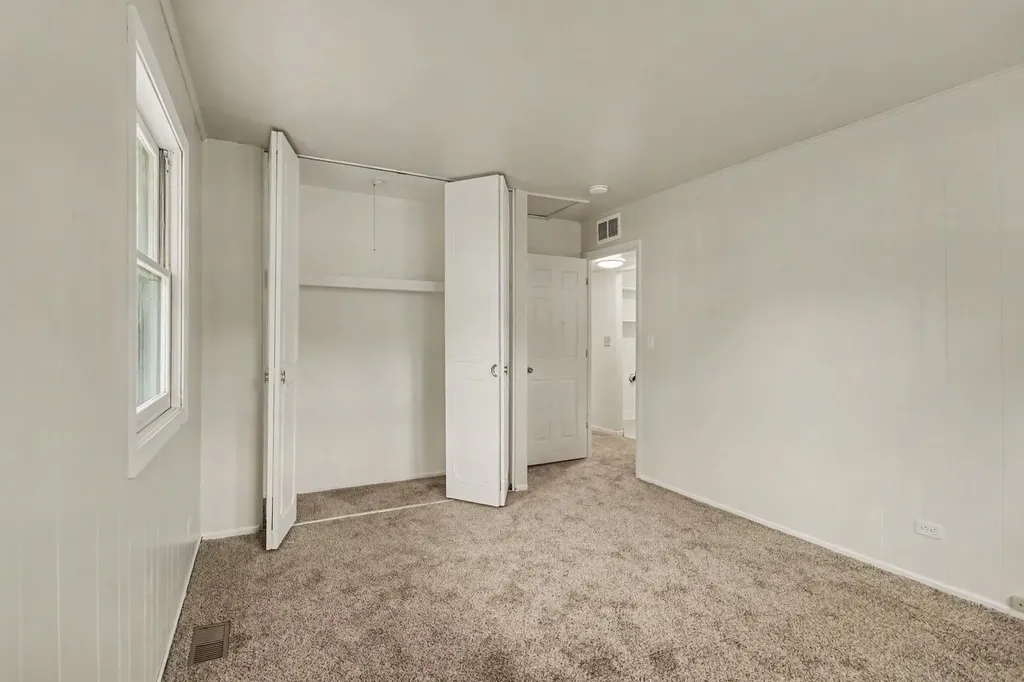 1938 Oxford Court Schaumburg IL 60194