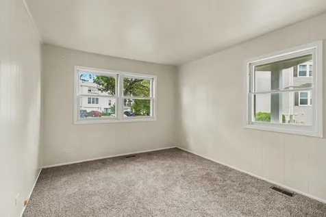 1938 Oxford Court Schaumburg IL 60194