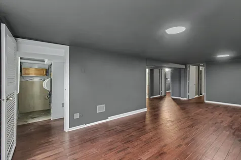 1938 Oxford Court Schaumburg IL 60194