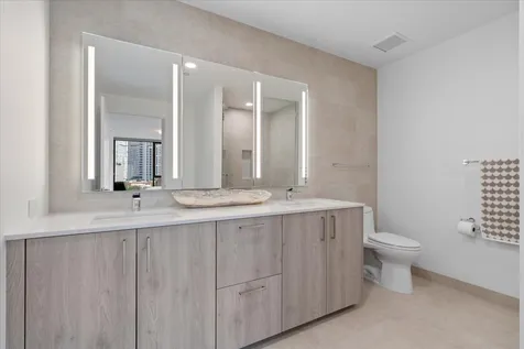 211 North Harbor Drive Chicago IL 60601
