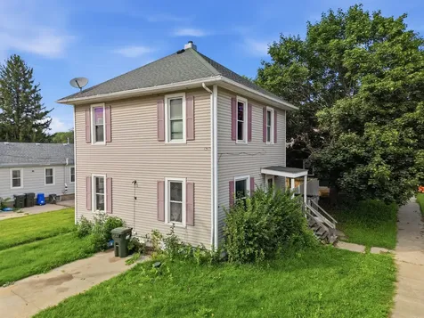 1502 East 4th Street Sterling IL 60181
