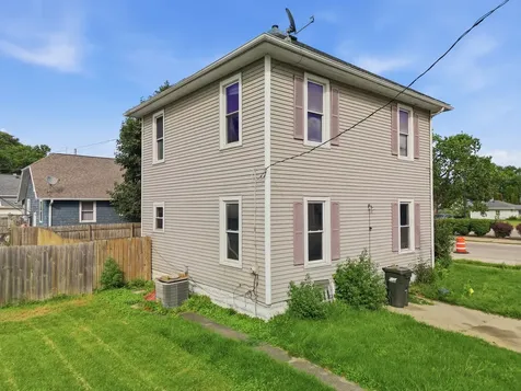 1502 East 4th Street Sterling IL 60181