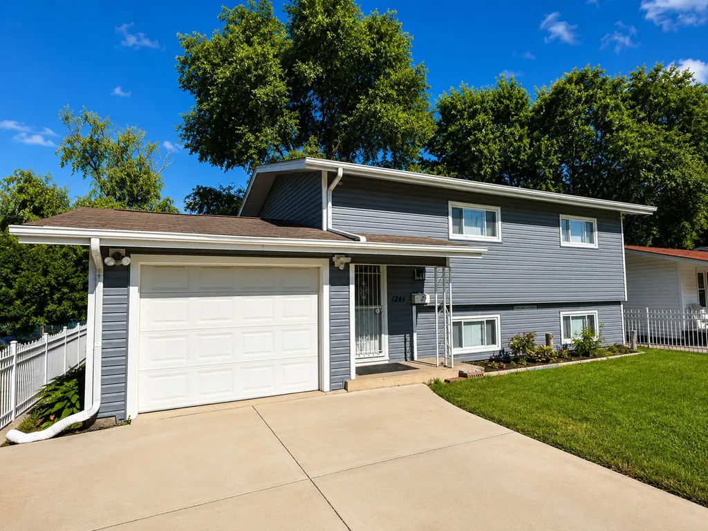 1241 South Elmwood Avenue Waukegan IL 60085