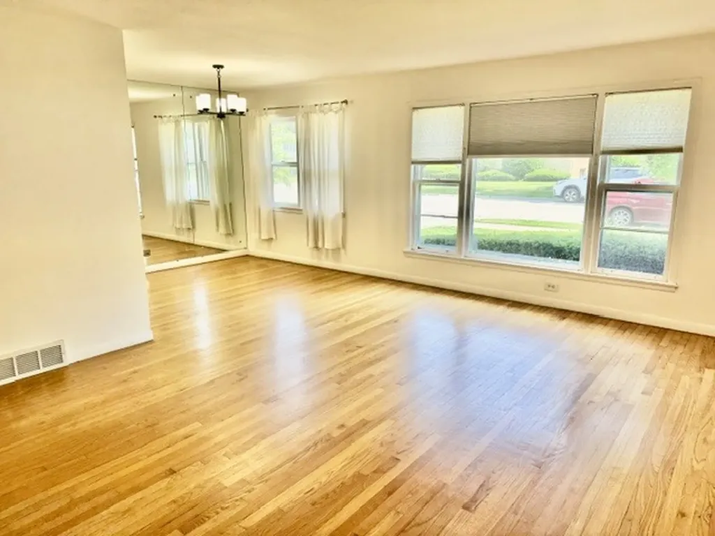 617 Lavergne Avenue Wilmette IL 60091