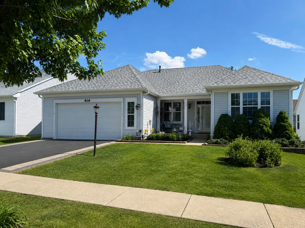 828 Bohannon Circle Oswego IL 60543