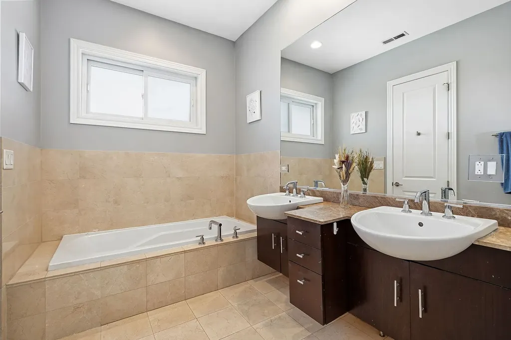 2642 West Chicago Avenue Chicago IL 60622