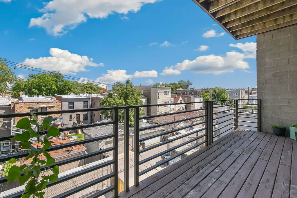 2642 West Chicago Avenue Chicago IL 60622