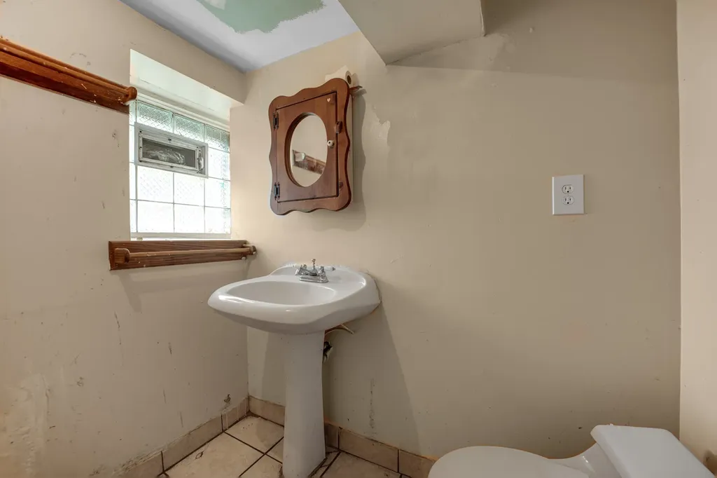 4757 South Rockwell Street Chicago IL 60632