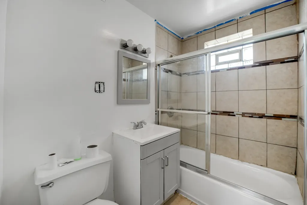 4757 South Rockwell Street Chicago IL 60632