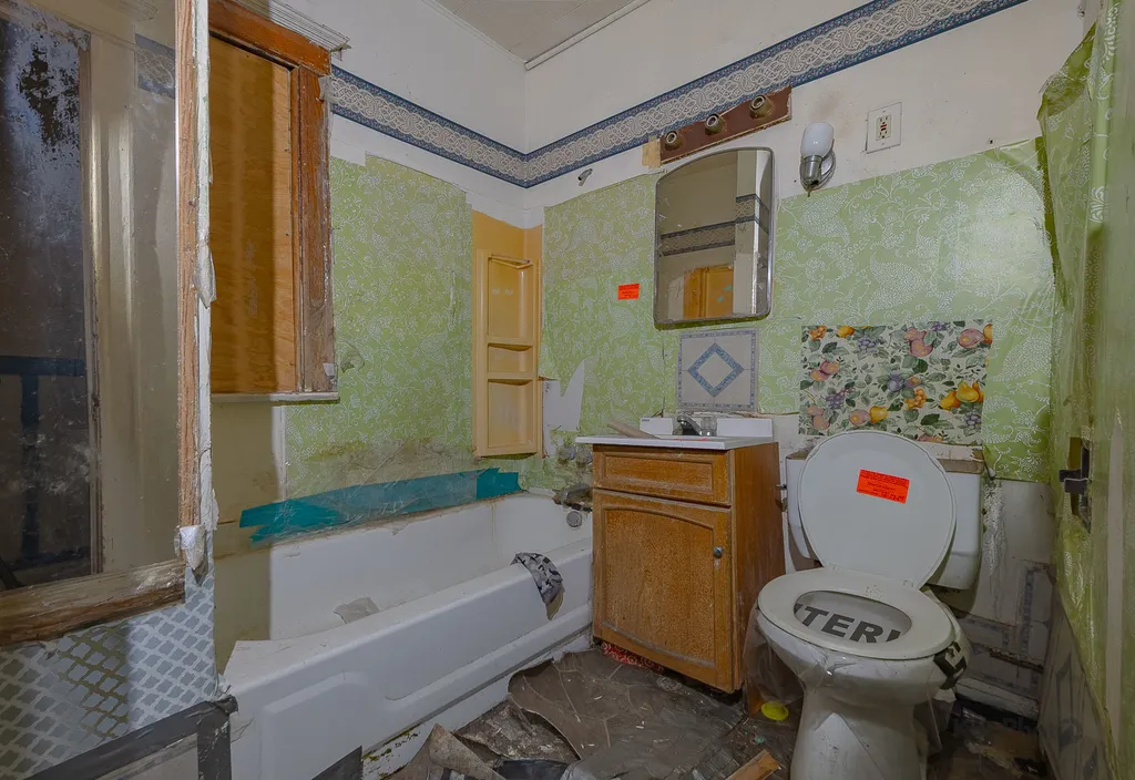 7141 South Woodlawn Avenue Chicago IL 60619