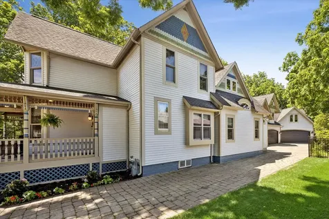636 North Dunton Avenue Arlington Heights IL 60004