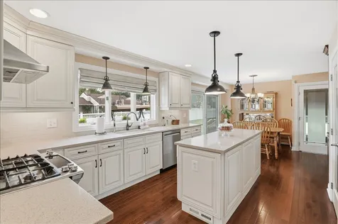 1615 North Dale Avenue Arlington Heights IL 60004