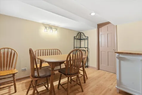 1615 North Dale Avenue Arlington Heights IL 60004