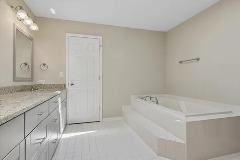 490 Flora Drive Algonquin IL 60102