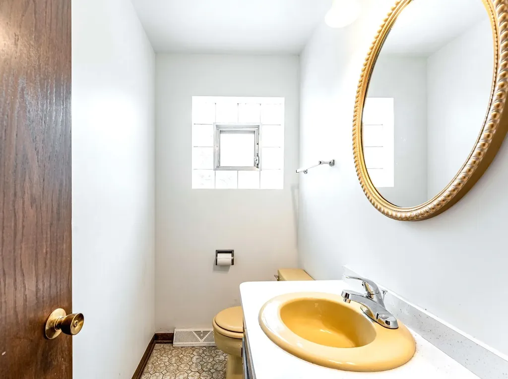 6102 West 64th Street Chicago IL 60638