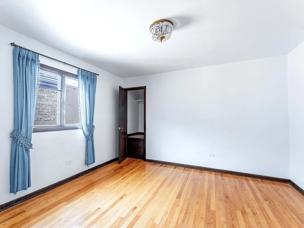 6102 West 64th Street Chicago IL 60638