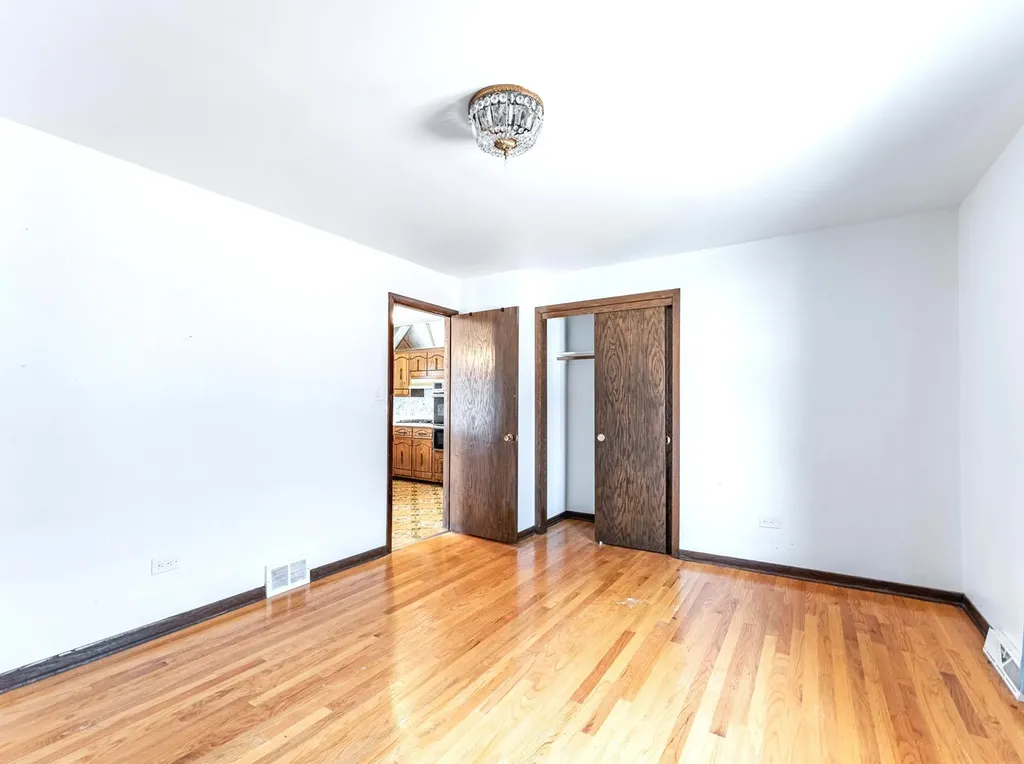 6102 West 64th Street Chicago IL 60638
