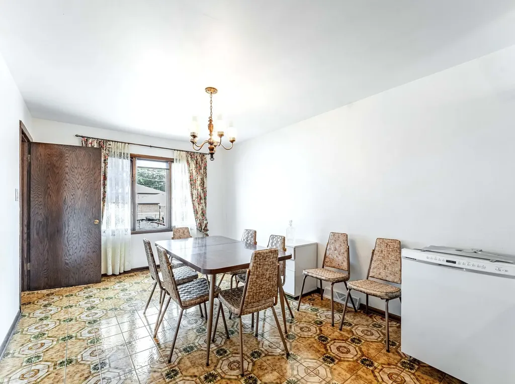 6102 West 64th Street Chicago IL 60638