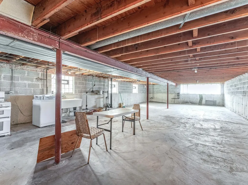 6102 West 64th Street Chicago IL 60638