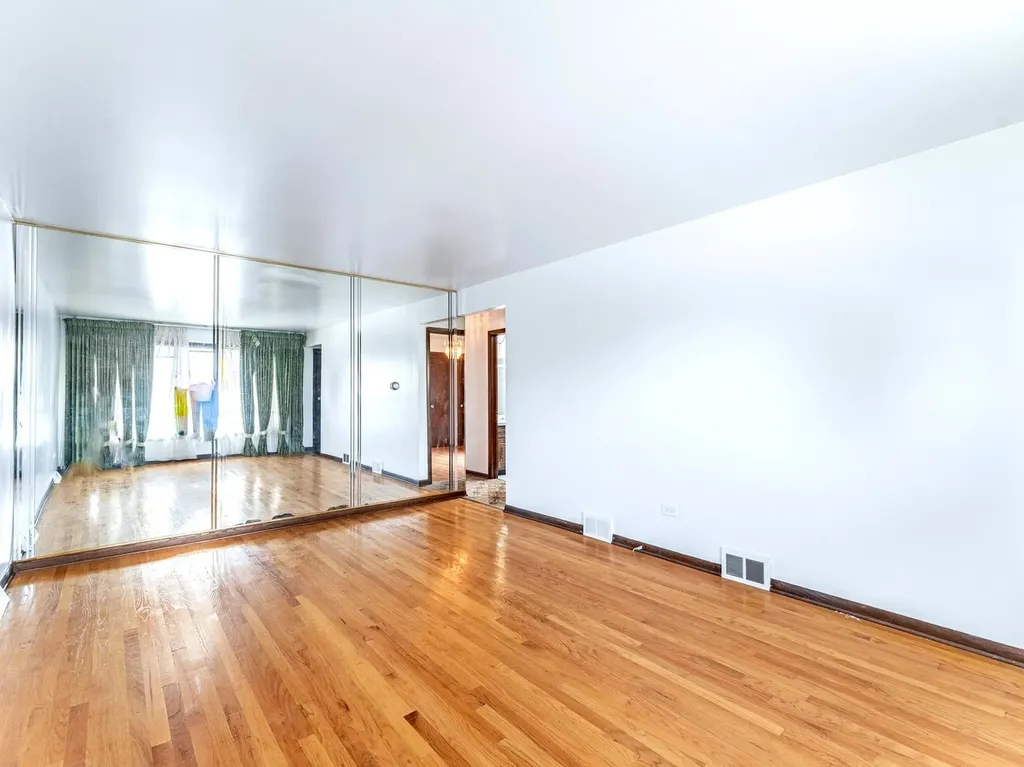 6102 West 64th Street Chicago IL 60638