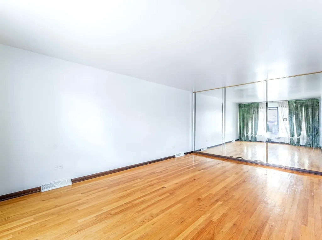 6102 West 64th Street Chicago IL 60638