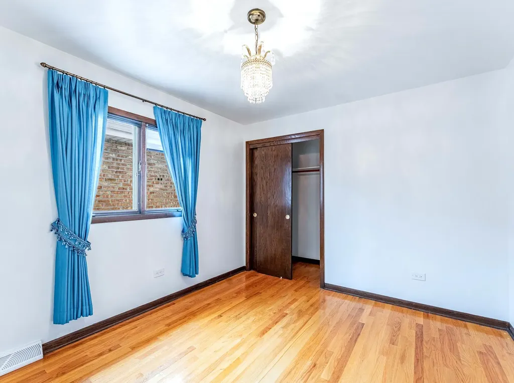 6102 West 64th Street Chicago IL 60638