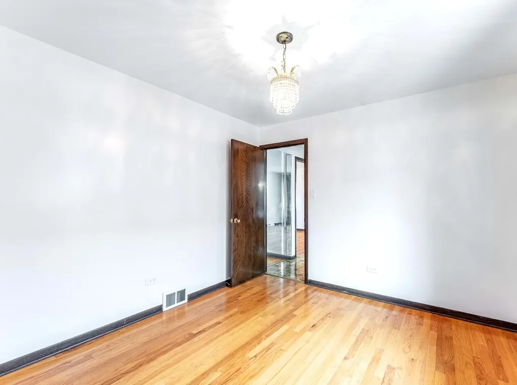 6102 West 64th Street Chicago IL 60638