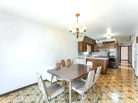 6102 West 64th Street Chicago IL 60638
