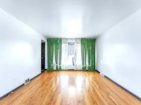 6102 West 64th Street Chicago IL 60638